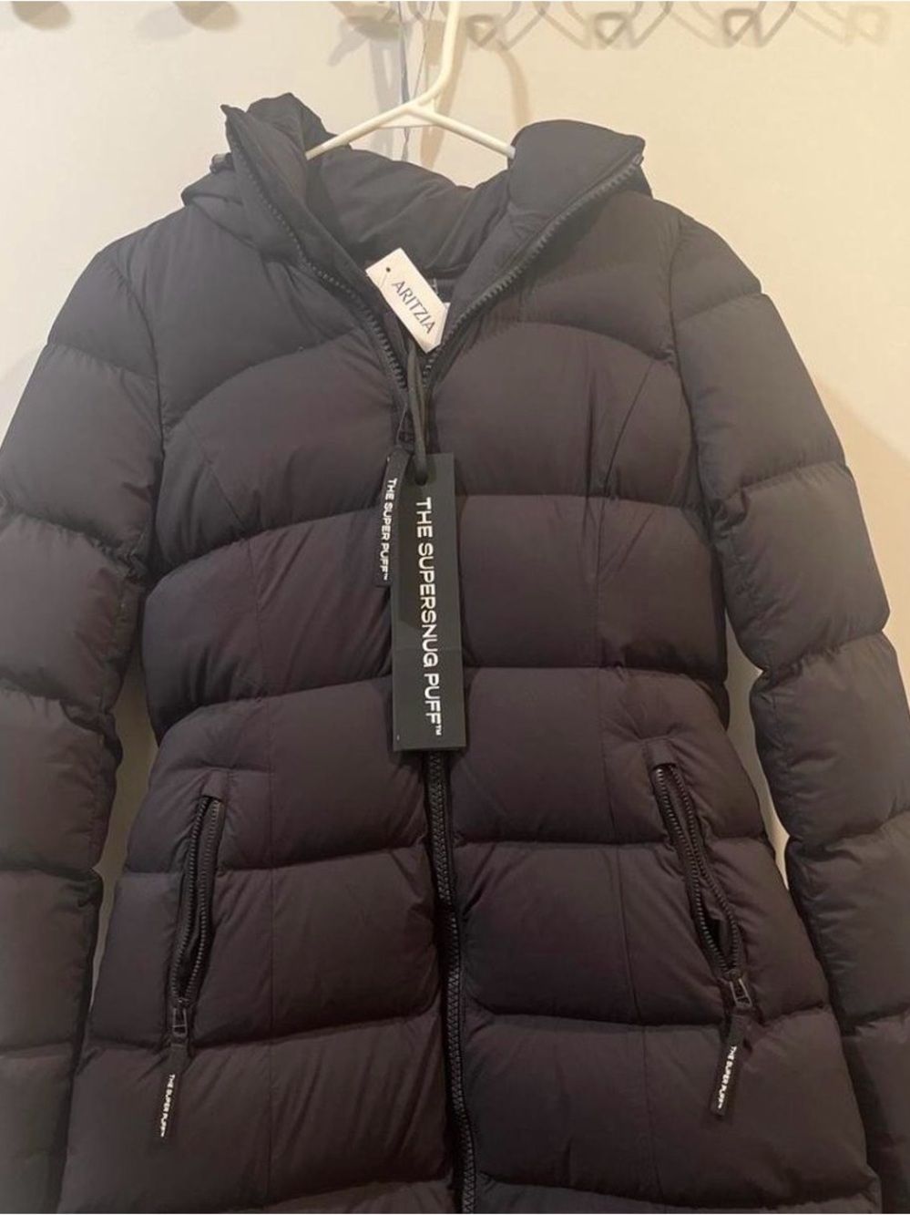 Aritzia Black Supersnug Mid Superpuff